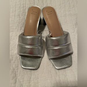 A new day - metallic chunky heel